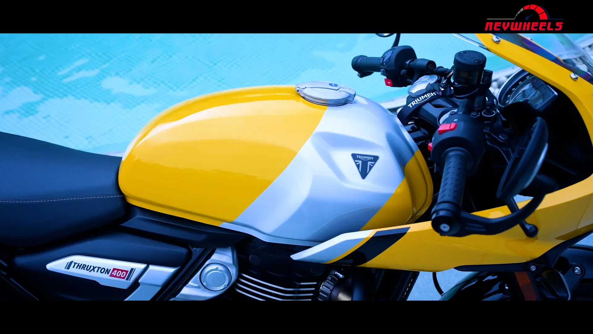 Triumph Thruxton 400 – Retro Rocket