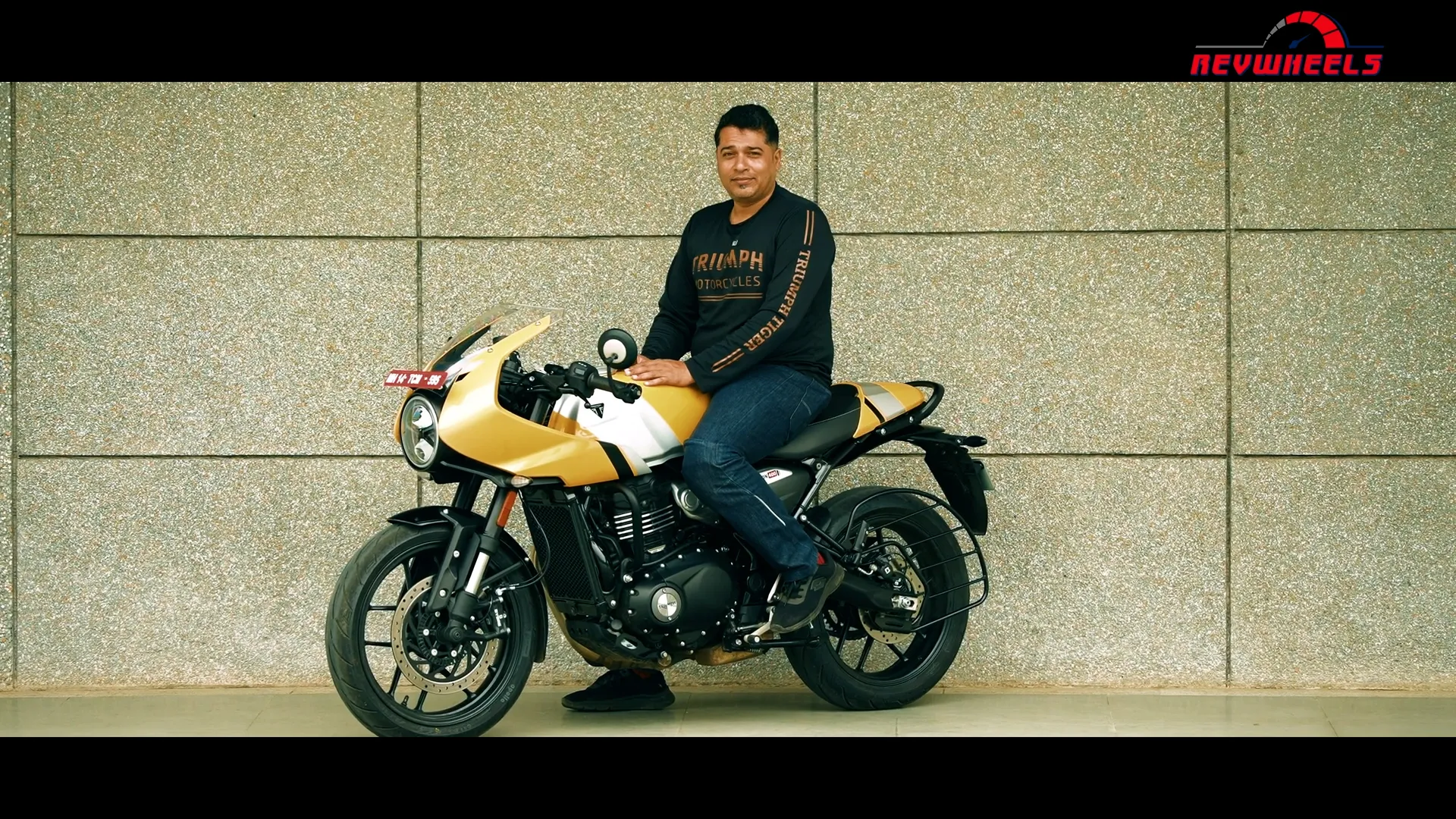 Triumph Thruxton 400 – Retro Rocket