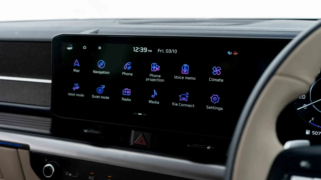 Kia carens clavis infotainment