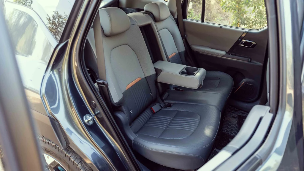 kia syros rear seat